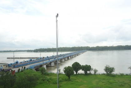 ফুলেফেঁপে উঠছে তিস্তার পানি
