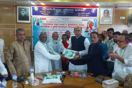 কোটালীপাড়ায় বিনামূল্যে কৃষি উপকরণ বিতরণ