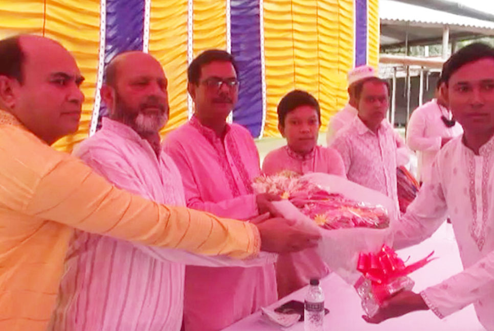ফরিদপুরে ইউপি চেয়ারম্যানকে সংবর্ধনা