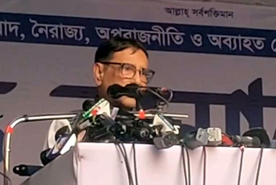 ‘বিএনপির মতো হাঁটুভাঙা দল নিয়ে মাথা ঘামানোর দরকার নেই’ 

