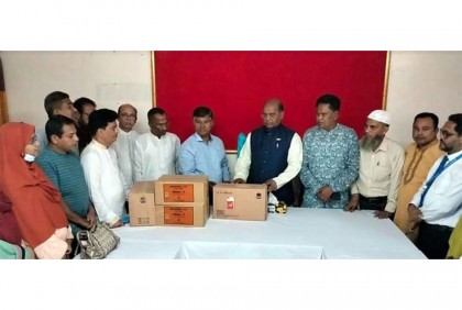 
কলাপাড়া স্বাস্থ্য কমপ্লেক্সে স্যালাইন হস্তান্তর