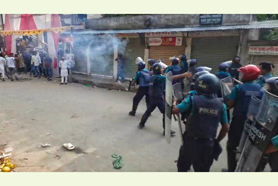 খুলনায় বিএনপির ১৩০০ নেতাকর্মীর নামে মামলা, গ্রেফতার ১৩ 