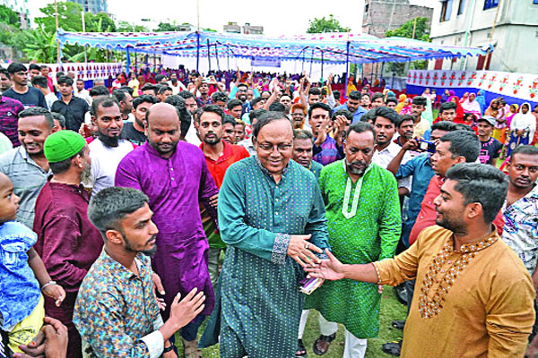 মাঠ ছাড়ছেন না লিটন চলছে প্রচারণা