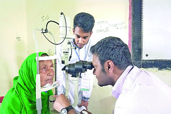 বসুন্ধরা আই হসপিটালের সেবা পেয়ে খুশি ৩ হাজার মানুষ