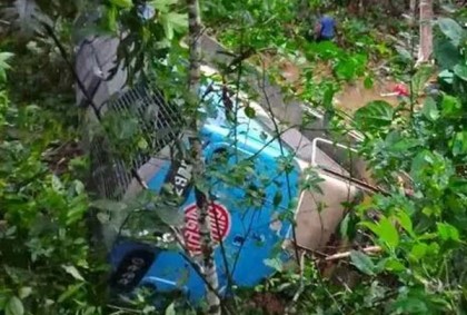 লাউয়াছড়ায় উদয়ন এক্সপ্রেসের বগি লাইনচ্যুত, রেল যোগাযোগ বন্ধ