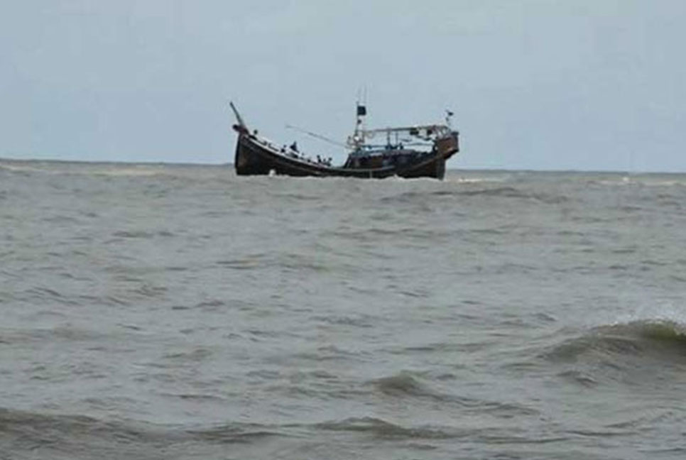 ট্রলারের ইঞ্জিন বিকল, চারদিন ধরে সাগরে ভাসছেন ১৪ জেলে