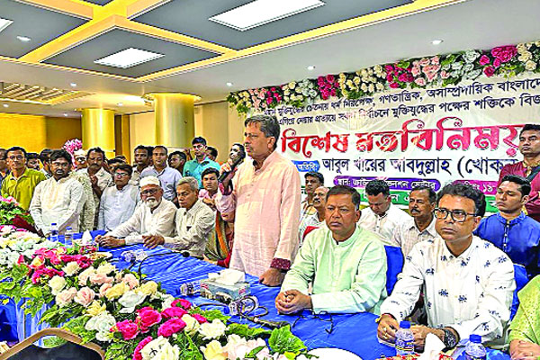 প্রতিশ্রুতির ফুলঝুরি তিন মেয়র প্রার্থীর
