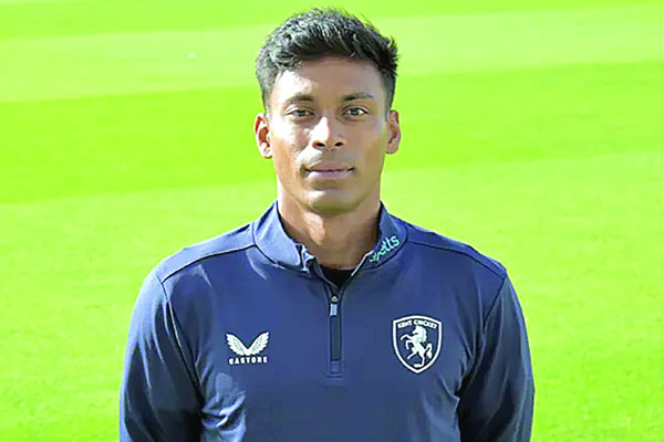 কাউন্টিতে অভিষেকেই উজ্জ্বল বাংলাদেশি আরাফাত