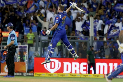 কোহলিদের দিকে তাকিয়ে রোহিতরা