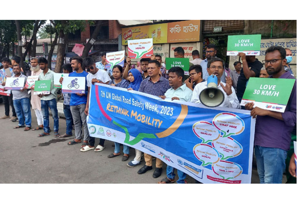 গতিসীমা মেনে চলার দাবিতে রাজধানীতে কর্মসূচি 