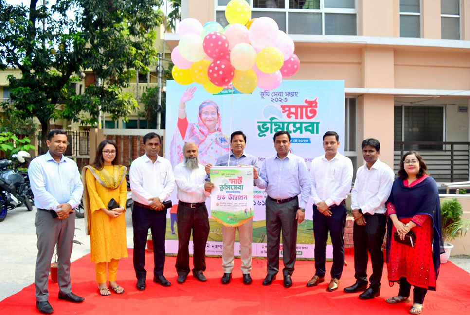 বাড়িতে বসেই অনলাইনে ‘স্মার্ট ভূমি সেবা’ পাচ্ছে রাজশাহীর মানুষ