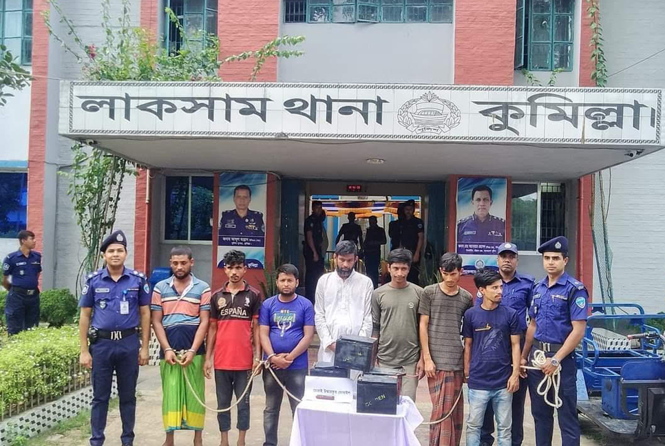 লাকসামে আন্তঃজেলা মলম পার্টির সাত সদস্য আটক