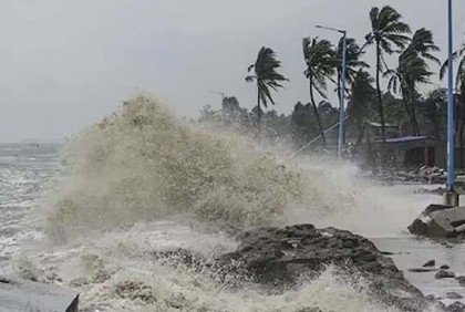 সেন্টমার্টিনে ত্রাণ নিয়ে কথা কাটাকাটি, দেবরের ঘুষিতে নারীর মৃত্যুর অভিযোগ