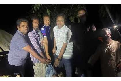 ফুলপুরে ঝড়ে ক্ষতিগ্রস্তদের মাঝে ত্রাণ বিতরণ