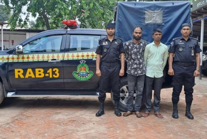 ইয়াবাসহ দুই মাদক
ব্যবসায়ী গ্রেফতার