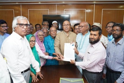 মনোনয়নপত্র জমা দিলেন খায়রুজ্জামান লিটন