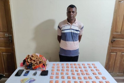 বিশেষ কায়দায় মুড়ির মোয়ার ভেতরে ইয়াবা পাচার, অতঃপর...