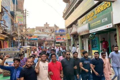 হত্যার হুমকির প্রতিবাদে মাদারীপুরে আওয়ামী লীগের বিক্ষোভ