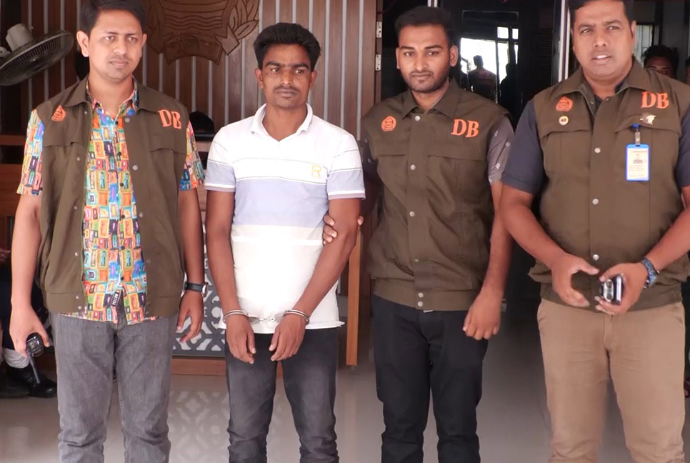 ঝিনাইদহে আন্তঃবিভাগীয় ডাকাত সর্দার আলমগীর গ্রেফতার