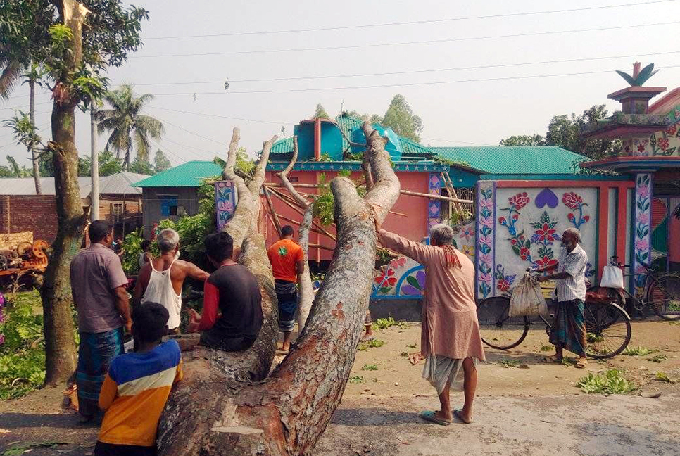 দিনাজপুরে কালবৈশাখী ঝড়ে ব্যাপক ক্ষয়ক্ষতি