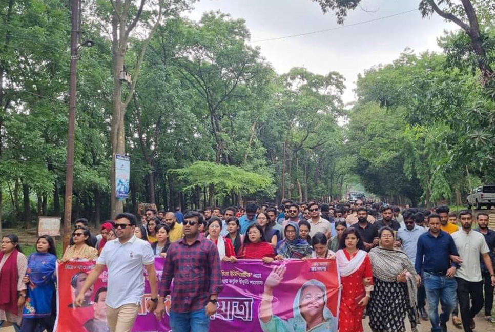 জাবিতে ছাত্রলীগের আনন্দ মিছিল