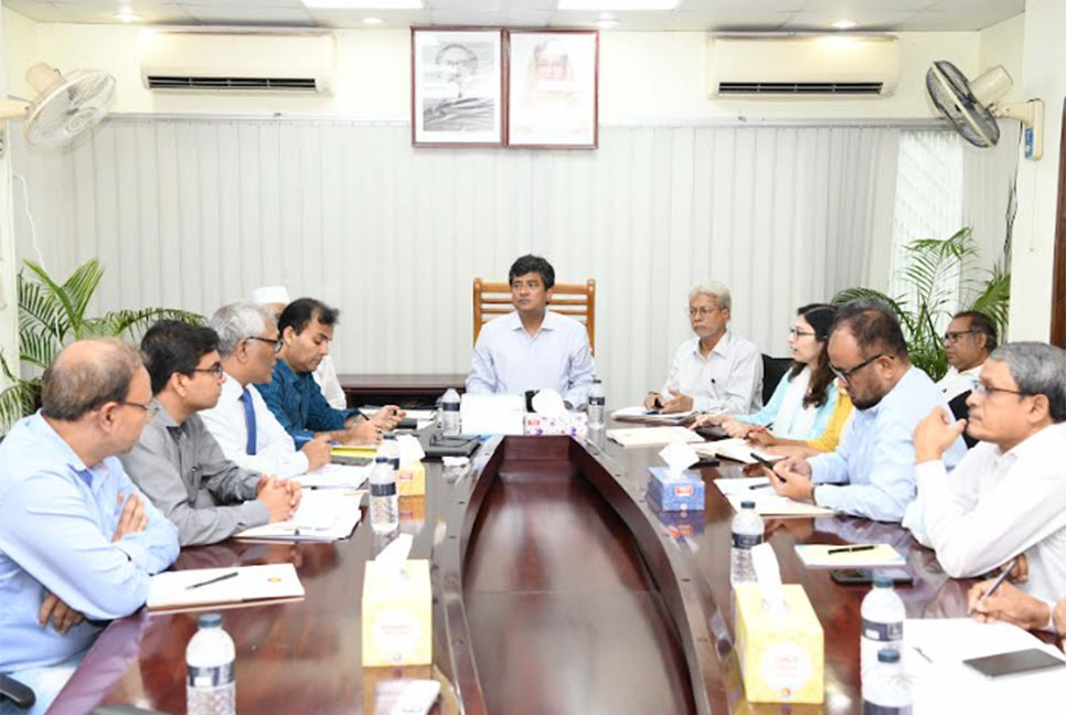 বিশ্বব্যাংক প্রতিনিধিদের 
সঙ্গে জাতীয় বিশ্ববিদ্যালয় উপাচার্যের বৈঠক 