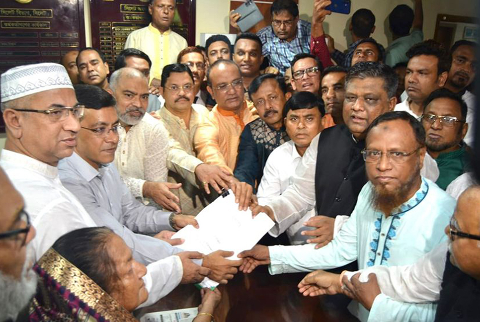 সিসিক নির্বাচন, আওয়ামী লীগের মেয়র প্রার্থীর মনোনয়নপত্র জমা