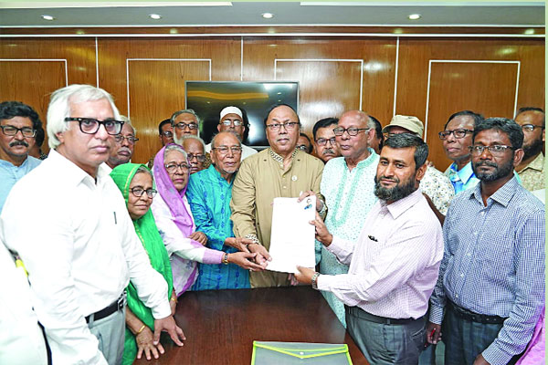 মনোনয়নপত্র জমা দিলেন লিটন