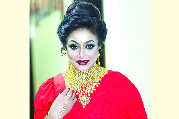 জুনে রোজিনার ‘ফিরে দেখা’
