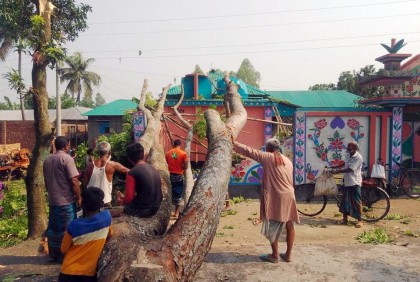 দিনাজপুরে কালবৈশাখী ঝড়ে ব্যাপক ক্ষয়ক্ষতি