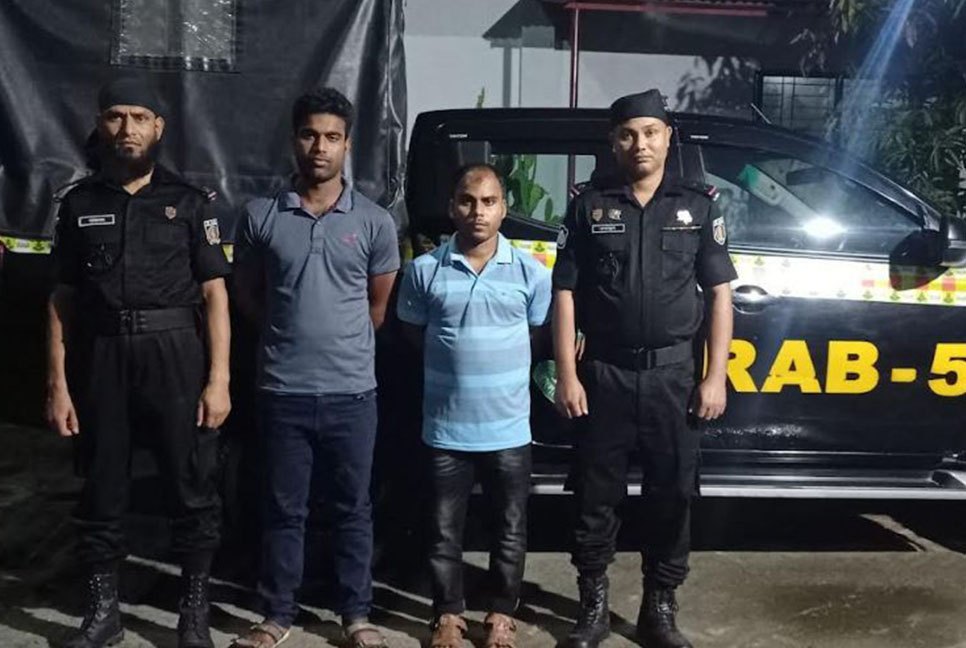 চাঁপাইনবাবগঞ্জে গাঁজাসহ আটক ২
