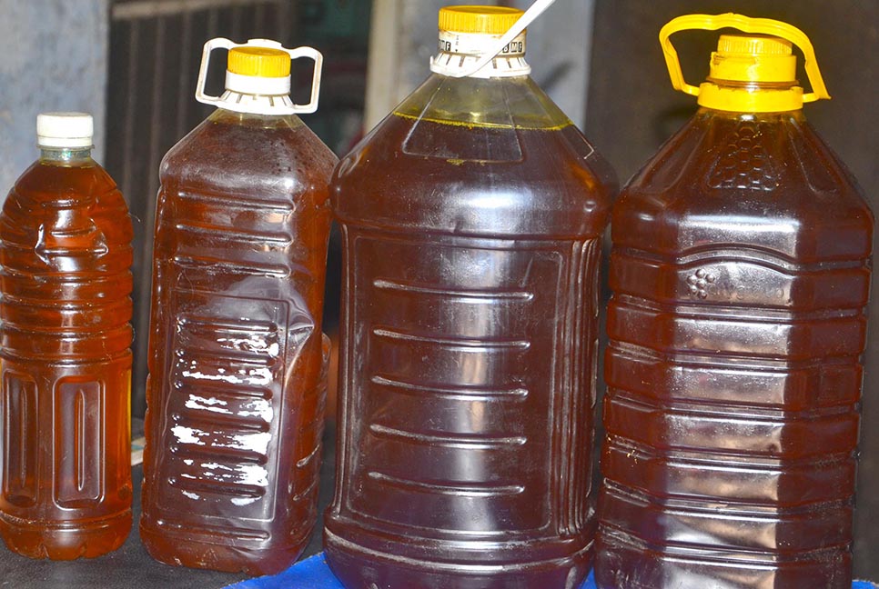 বগুড়ায় বেড়েছে সরিষার তেলের চাহিদা