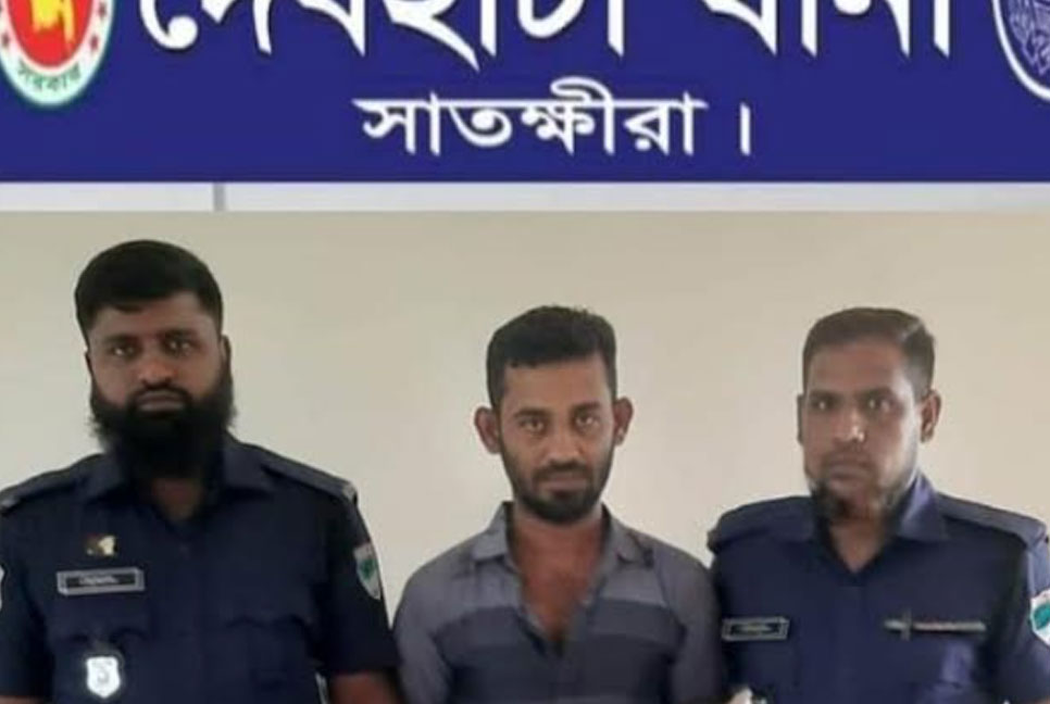 সাতক্ষীরার দেবহাটায় ১১টি ভারতীয় এয়ারগানসহ চোরাচালানি গ্রেফতার 