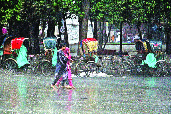 রাজধানীতে ১০২ কিলোমিটার বেগে কালবৈশাখী
