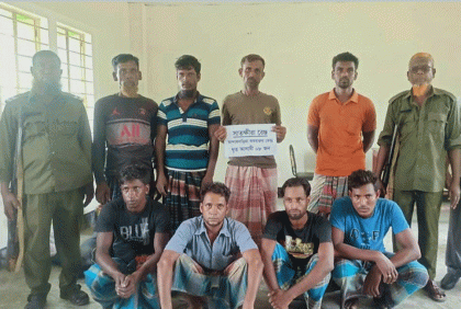 নিষেধাজ্ঞা অমান্য করে মাছ শিকার, আটক ৮