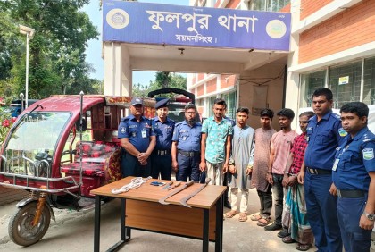 ফুলপুরে দেশীয় অস্ত্রসহ ৫ ডাকাত আটক 