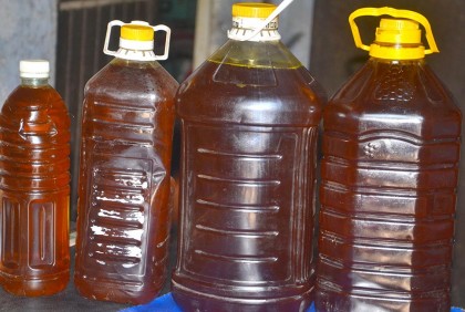 বগুড়ায় বেড়েছে সরিষার তেলের চাহিদা