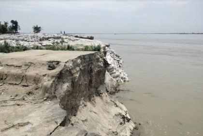 বর্ষার আগেই যমুনায় ভাঙন