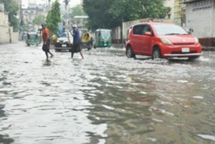 চট্টগ্রাম নগরীতে ভারী বর্ষণে জলাবদ্ধতা, দুর্ভোগ