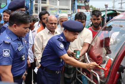 মানিকগঞ্জে থ্রি-হুইলার দুই শিফটে চলাচলের কার্যক্রম শুরু 