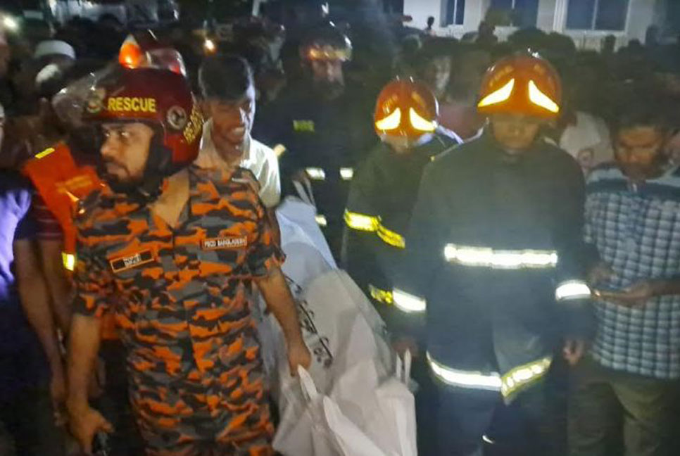 কিশোরগঞ্জে বাসস্ট্যান্ডের পাবলিক টয়লেট থেকে মরদেহ উদ্ধার 

