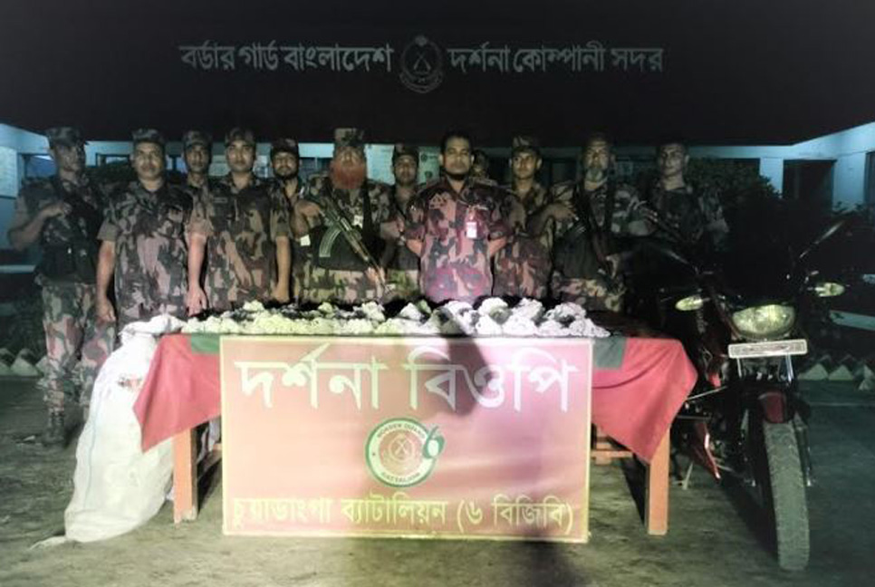 বসতবাড়ি থেকে ৭৮ কেজি ভারতীয় রুপার গহনা জব্দ