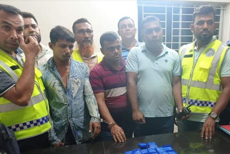 ৪ হাজার পিস ইয়াবাসহ ২ মাদক কারবারি আটক