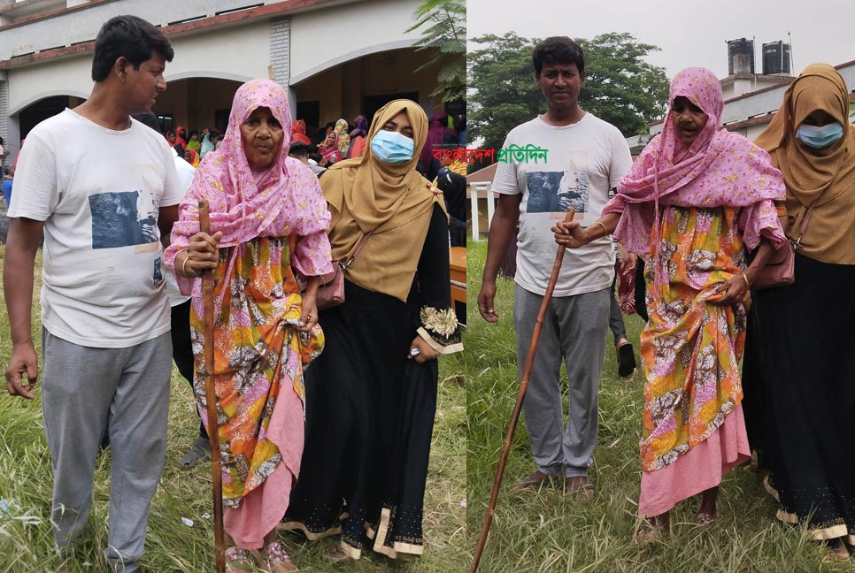 ছেলের হাত ধরে ভোটকেন্দ্রে ৭৩ বছরের বৃদ্ধা