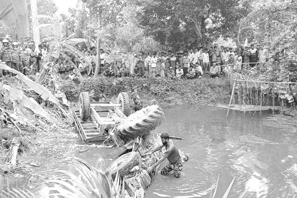 কলেজশিক্ষকসহ নিহত ৭