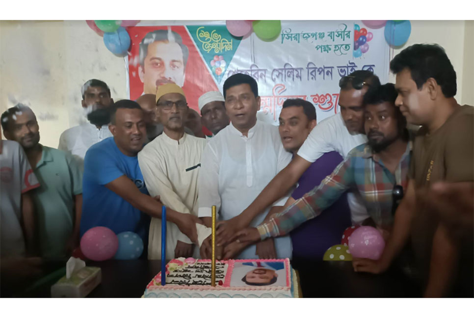 সিরাজগঞ্জে দুস্থদের মাঝে খাবার বিতরণ