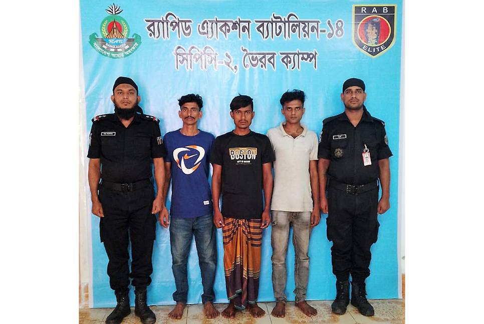 ভৈরবে ২০ কেজি গাঁজাসহ গ্রেফতার ৩
