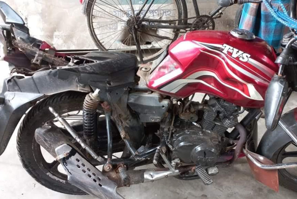 গাড়ির ধাক্কায় প্রাণ গেল মোটরসাইকেল আরোহী যুবকের
