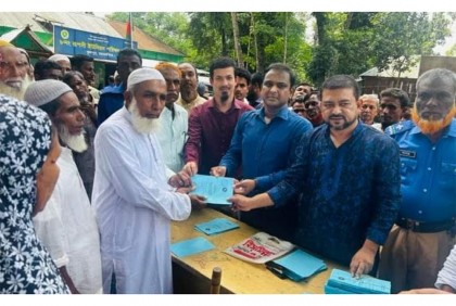 ফুলপুরে নতুন করে ৫৩৬ জন সুবিধাভোগীর মাঝে ভাতা কার্ড বিতরণ 