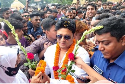 নায়ক ফারুকের আসনে নির্বাচনে অংশ নেওয়ার বিষয়ে যা জানালেন ফেরদৌস

